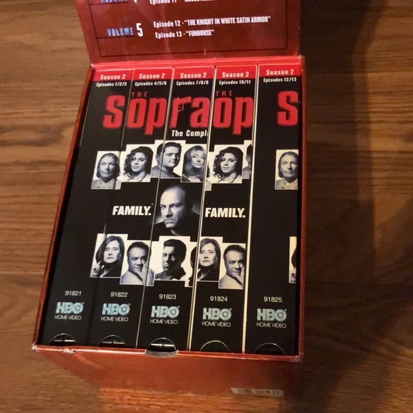 BRAND NEW SOPRANOS COMPLETE SECOND SEASON VHS. NEVER USED. - Picture 6 of 9